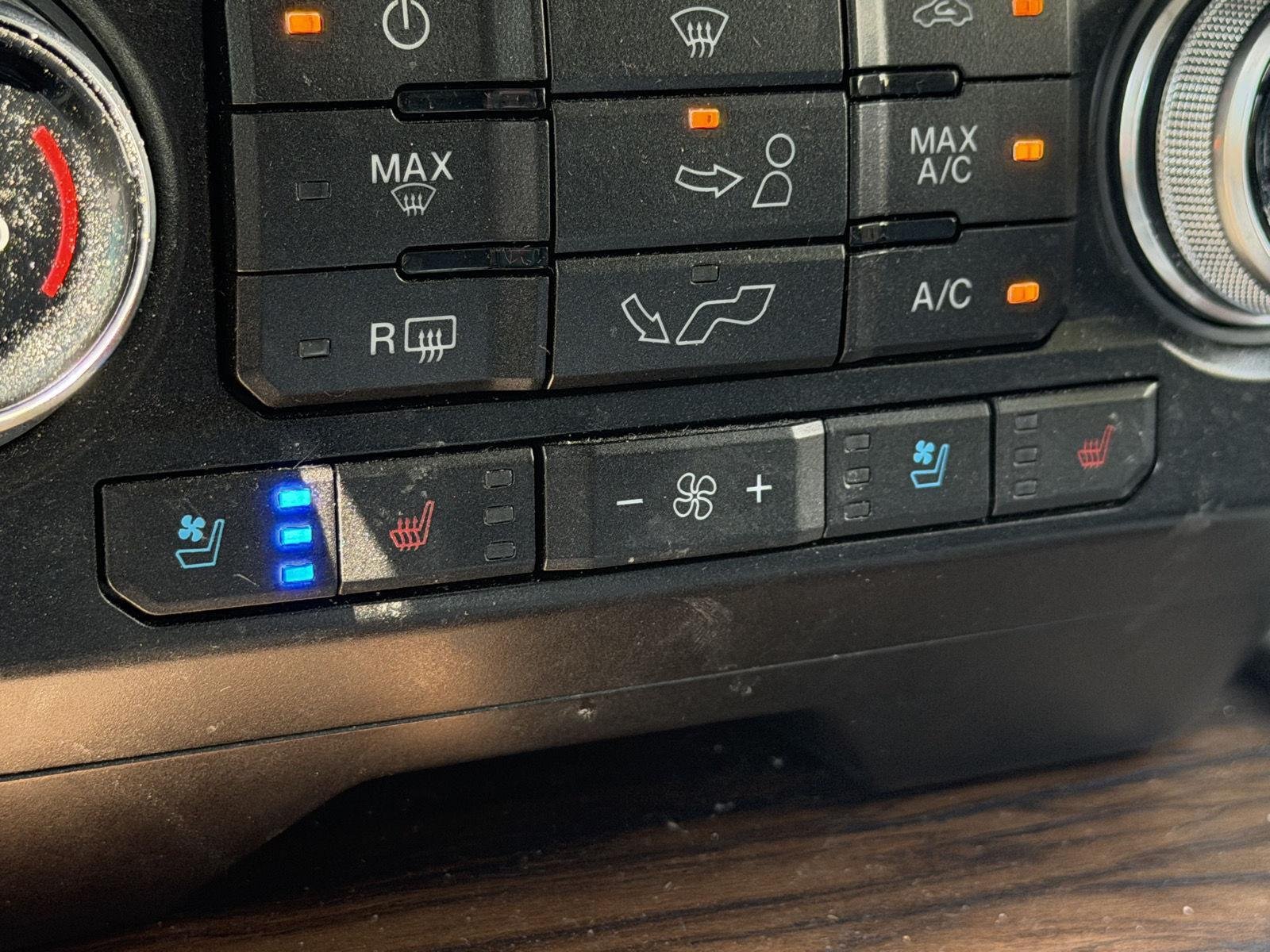 Used 2019 Silver Spruce Ford LARIAT image 8