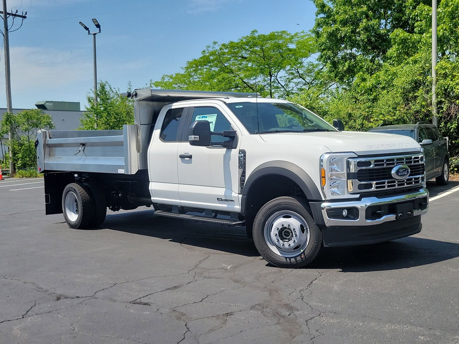 New 2026 Oxford White Ford F-550® XL image 31