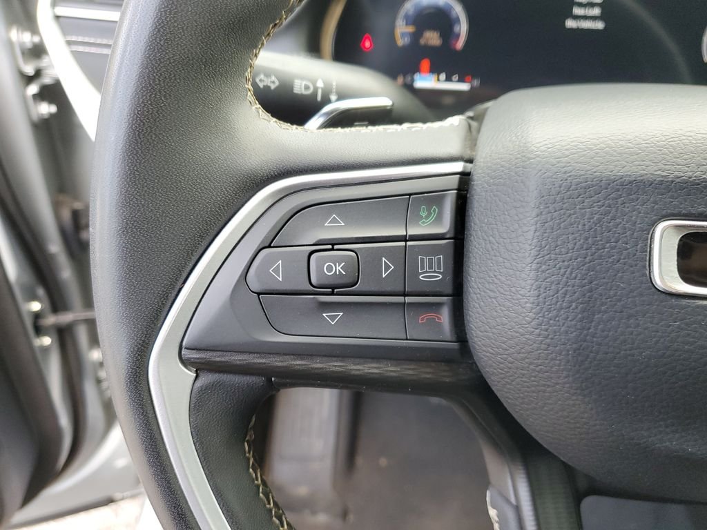 Used 2023 Silver Jeep Altitude image 27