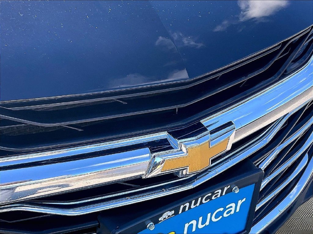 Used 2025 Mosaic Black Metallic Chevrolet LT image 28