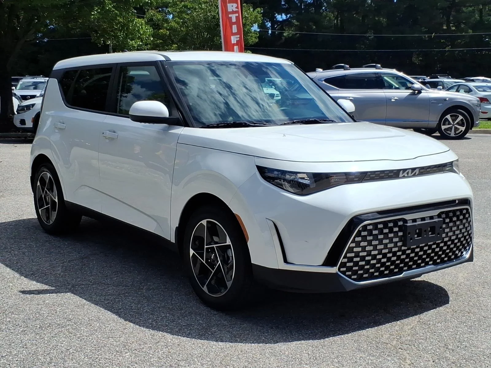 Used 2025 Snow White Pearl Kia EX image 5