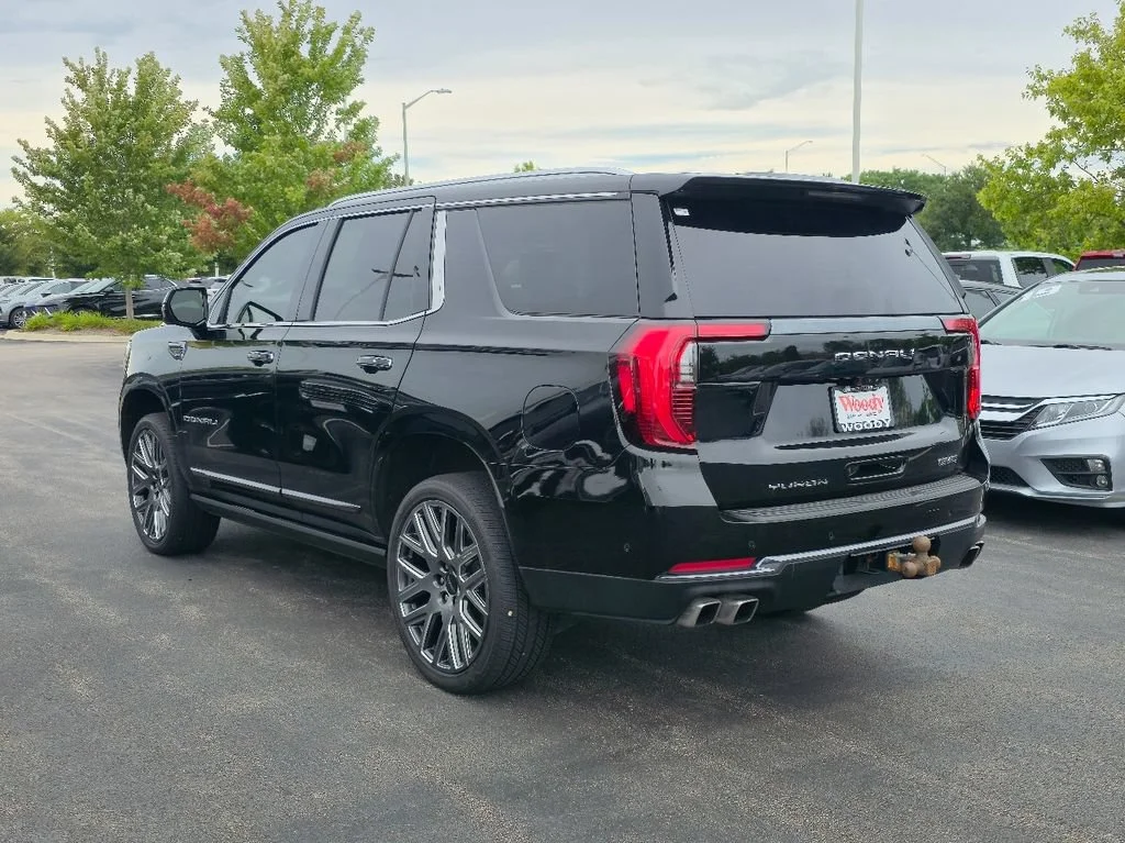 2025 GMC Yukon Denali Ultimate - Photo 10