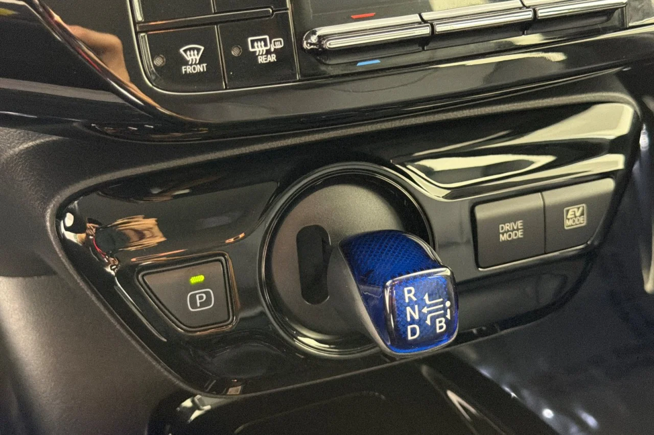 Used 2022 Wind Chill Pearl Toyota L Eco image 20