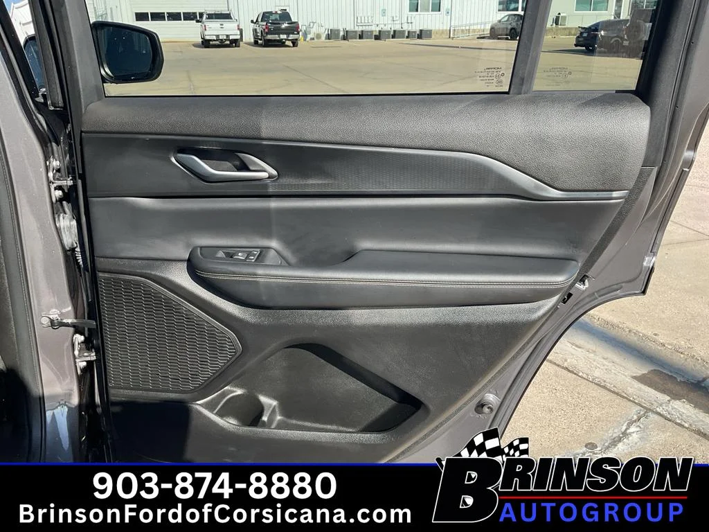 Used 2024 Baltic Gray Metallic Clearcoat Jeep Laredo X image 21