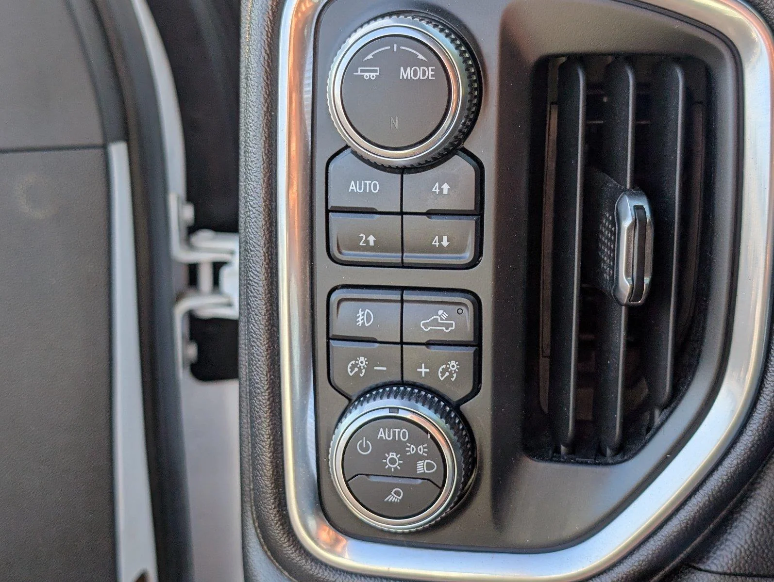 Used 2020 Summit White GMC AT4 image 28