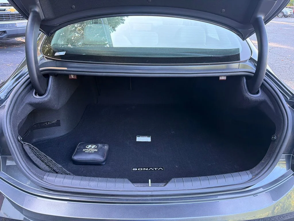 Used 2025 Gray Hyundai SEL Convenience image 18