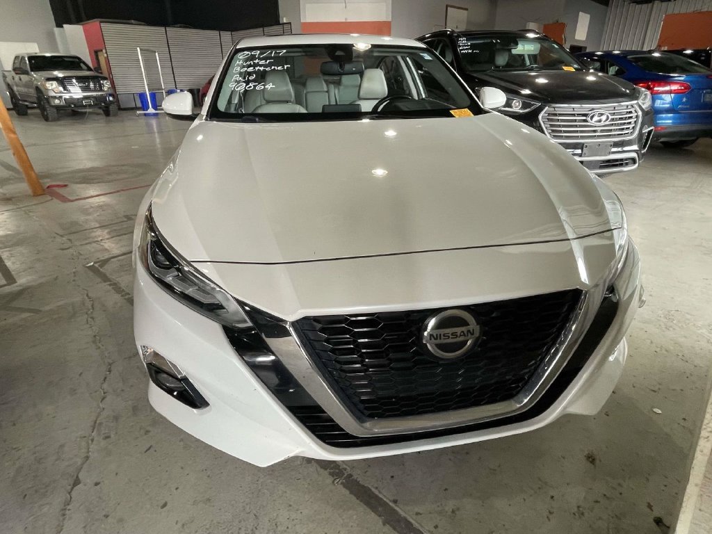 Used 2019 White Nissan 2.5 SL image 2