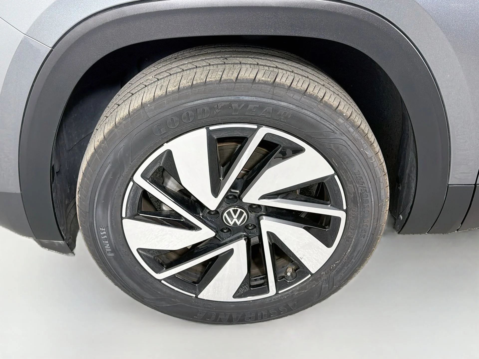 Certified Used 2024 Gray Volkswagen 2.0T SE w/Technology image 31