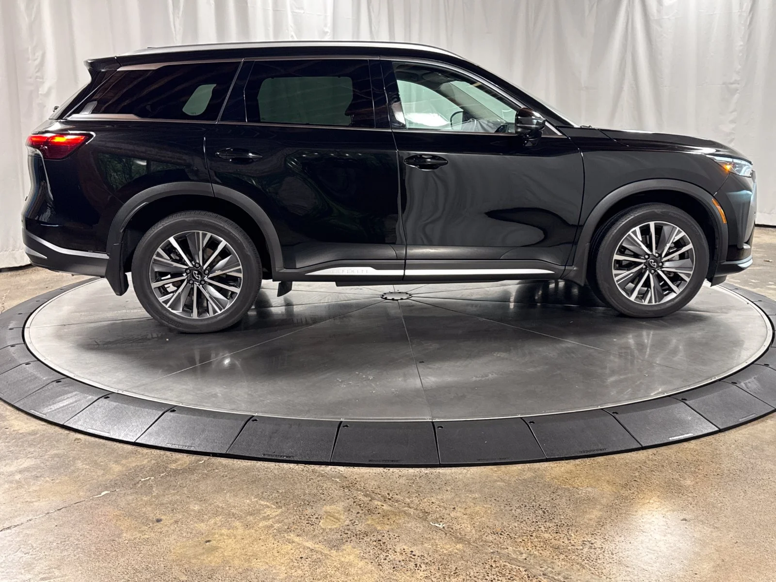 Certified Used 2026 Mineral INFINITI LUXE image 6
