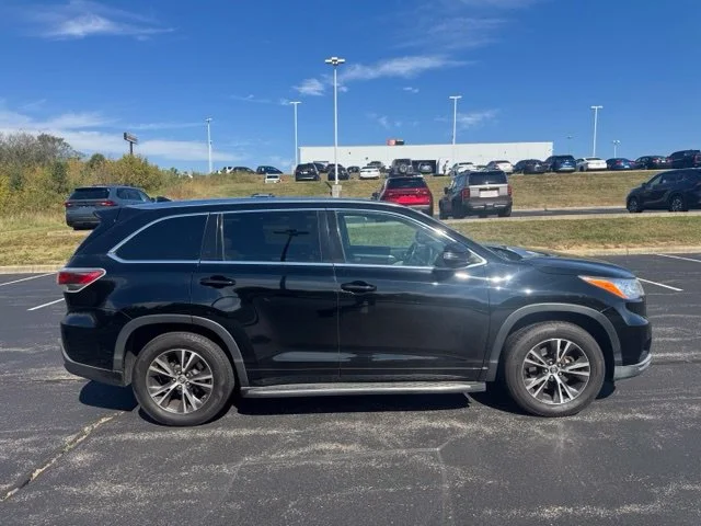 Used 2016 Toyota Highlander XLE with VIN 5TDKKRFH2GS506733 for sale in Dry Ridge, KY