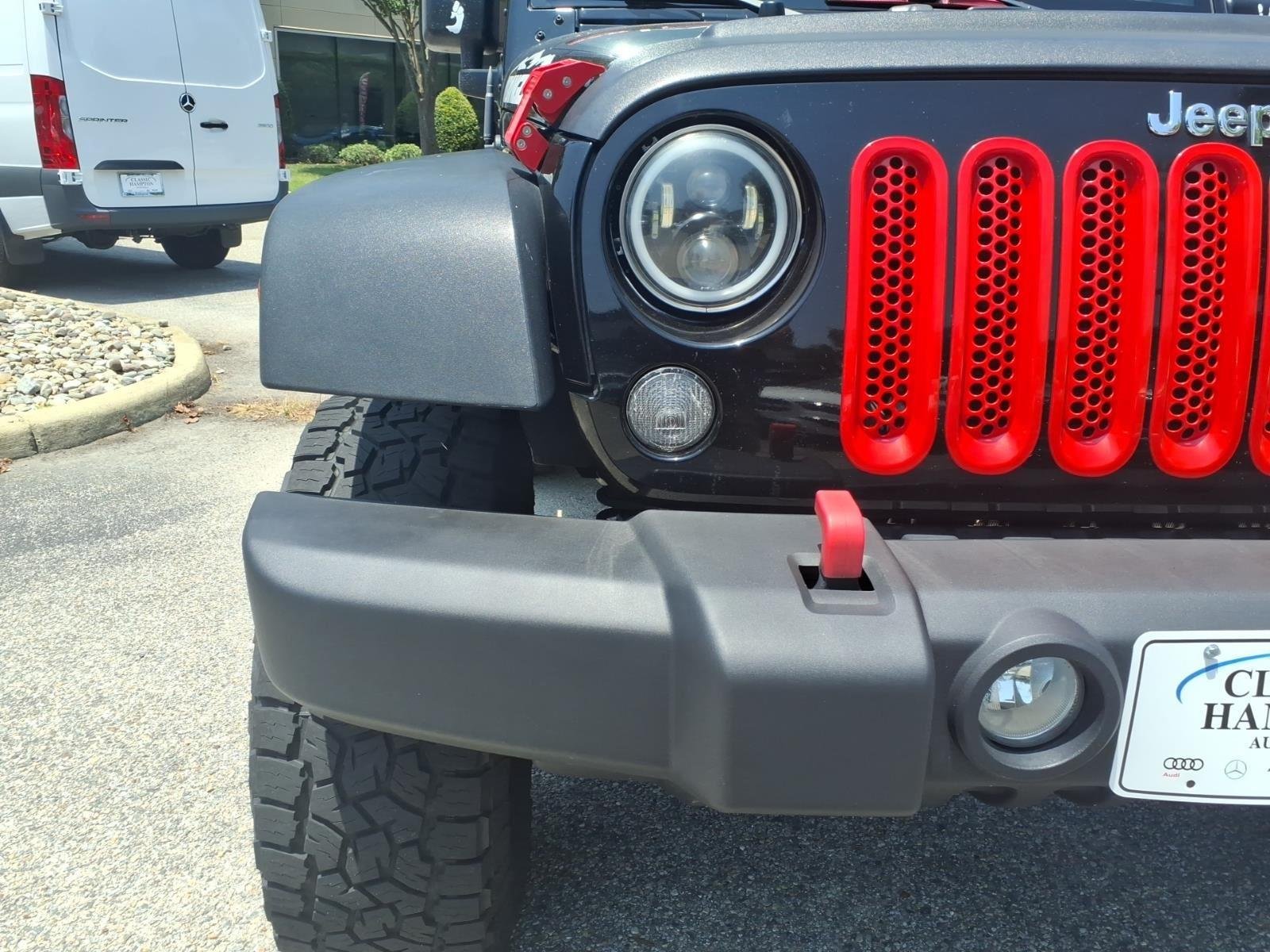 Used 2017 Black Clearcoat Jeep Sport image 3