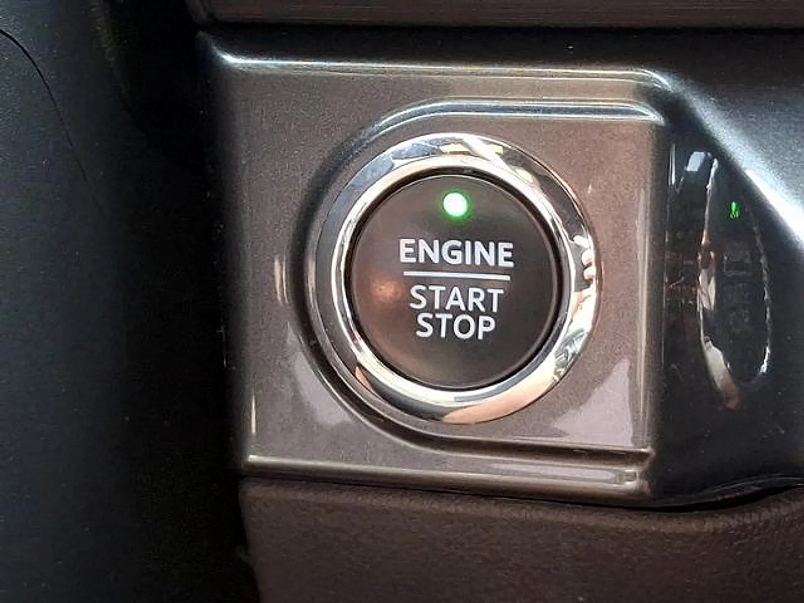 Used 2022 Oxford White Ford XLT image 24