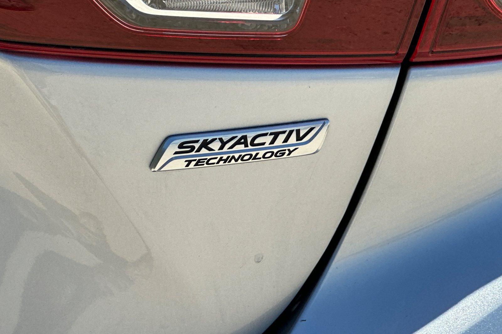 Used 2018 Sonic Silver Metallic Mazda Touring image 25
