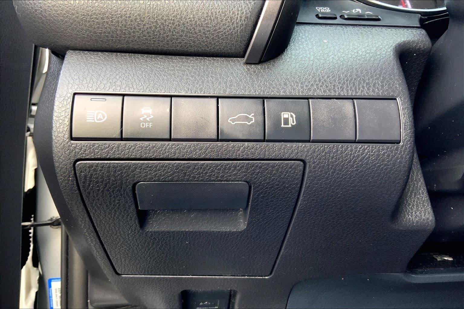 Used 2018 Celestial Silver Metallic Toyota SE image 33