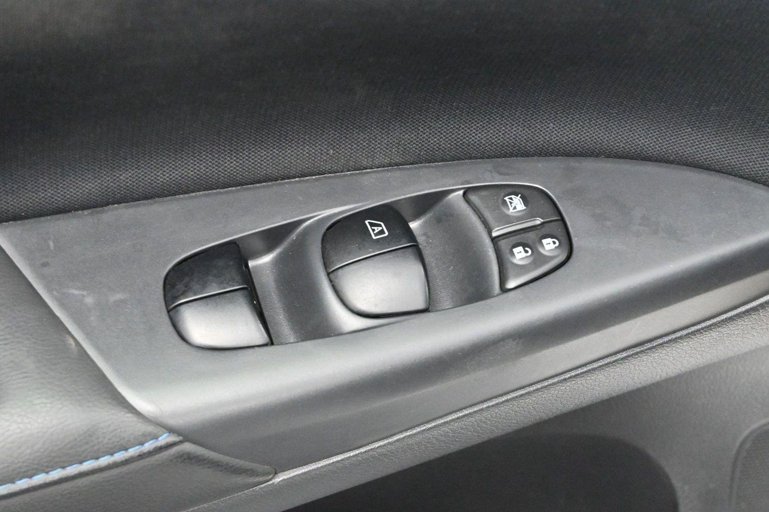 Used 2017 Brilliant Silver Nissan SR Turbo image 11
