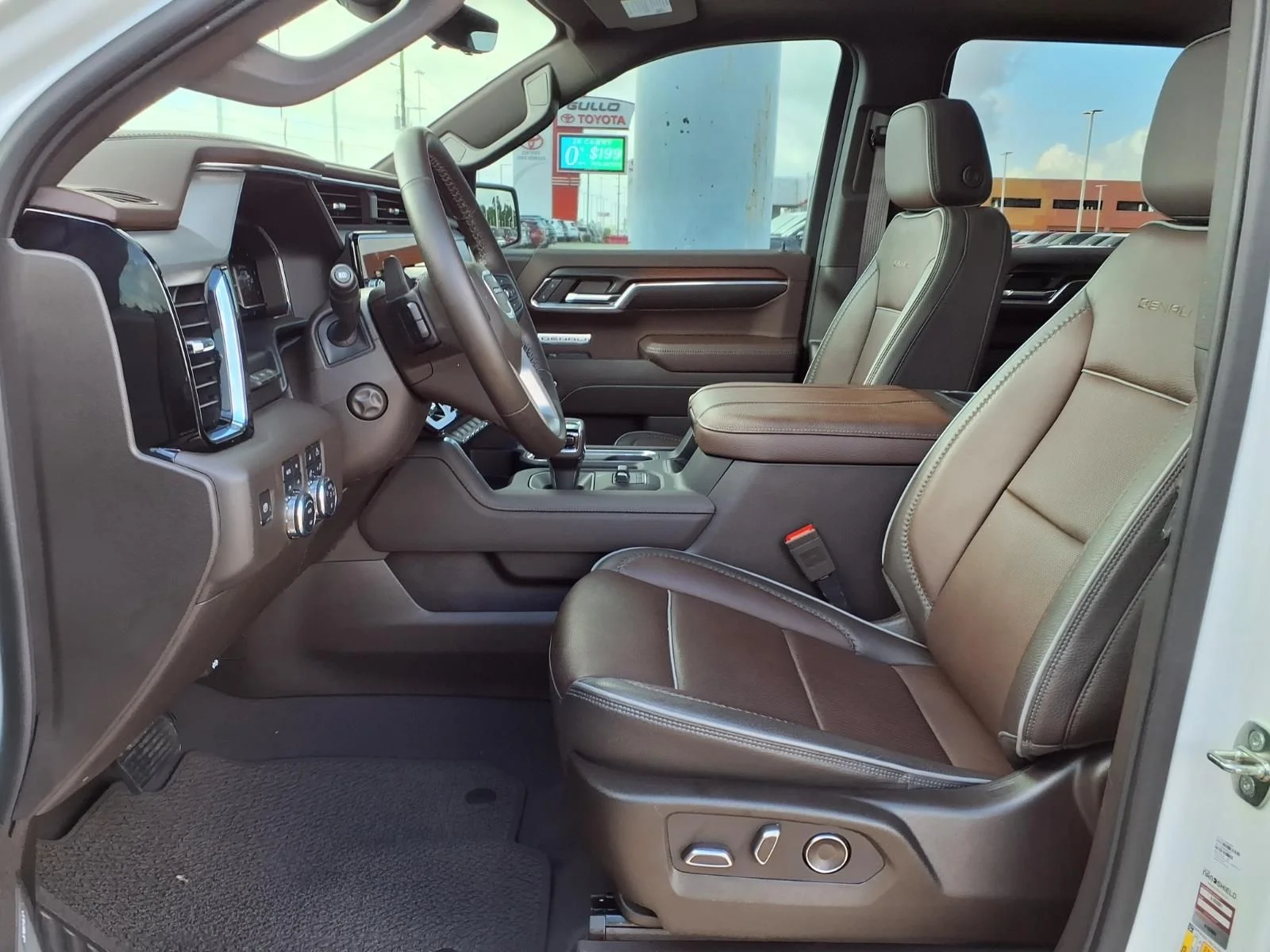 Used 2024 White GMC Denali image 17
