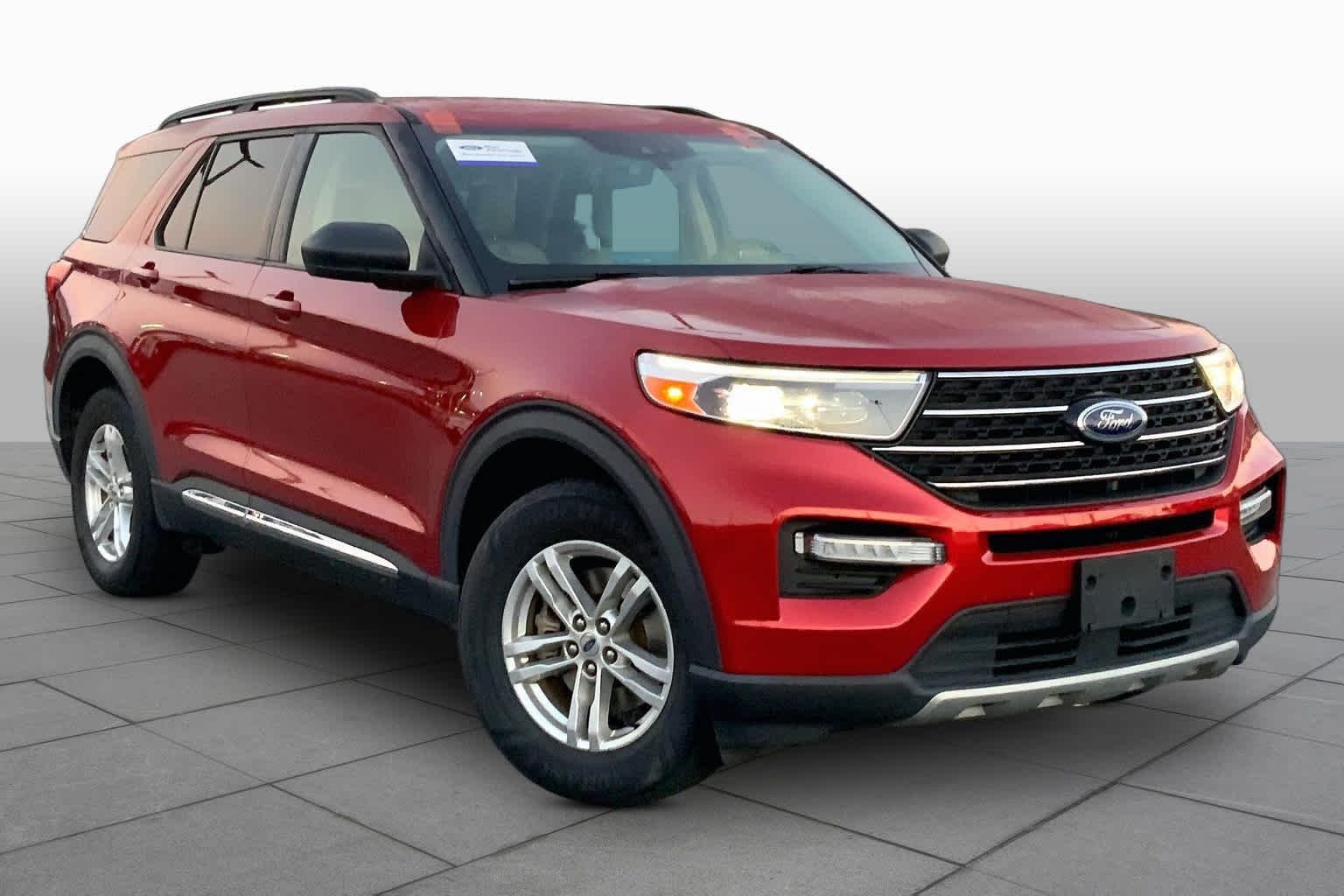 Used 2021 Rapid Red Metallic Tinted Clearcoat Ford XLT image 3