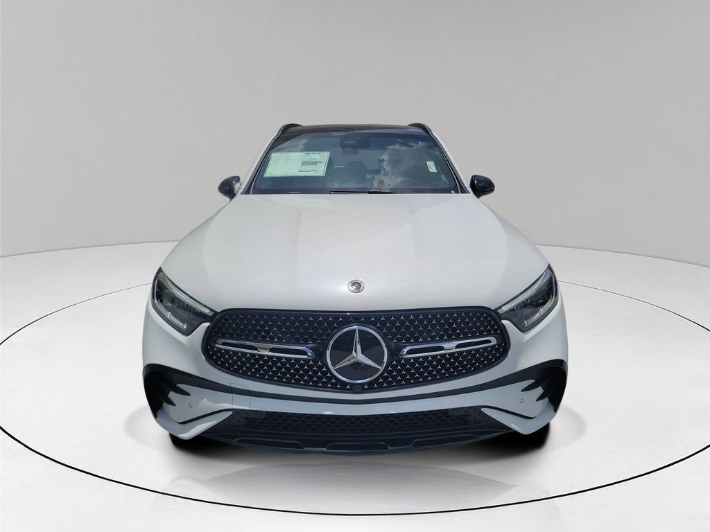 New 2026 MANUFAKTUR Moonlight White Metallic Mercedes-Benz GLC 300 image 2