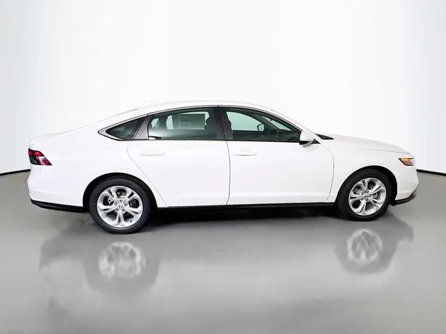 New 2026 Platinum White Pearl Honda LX image 9