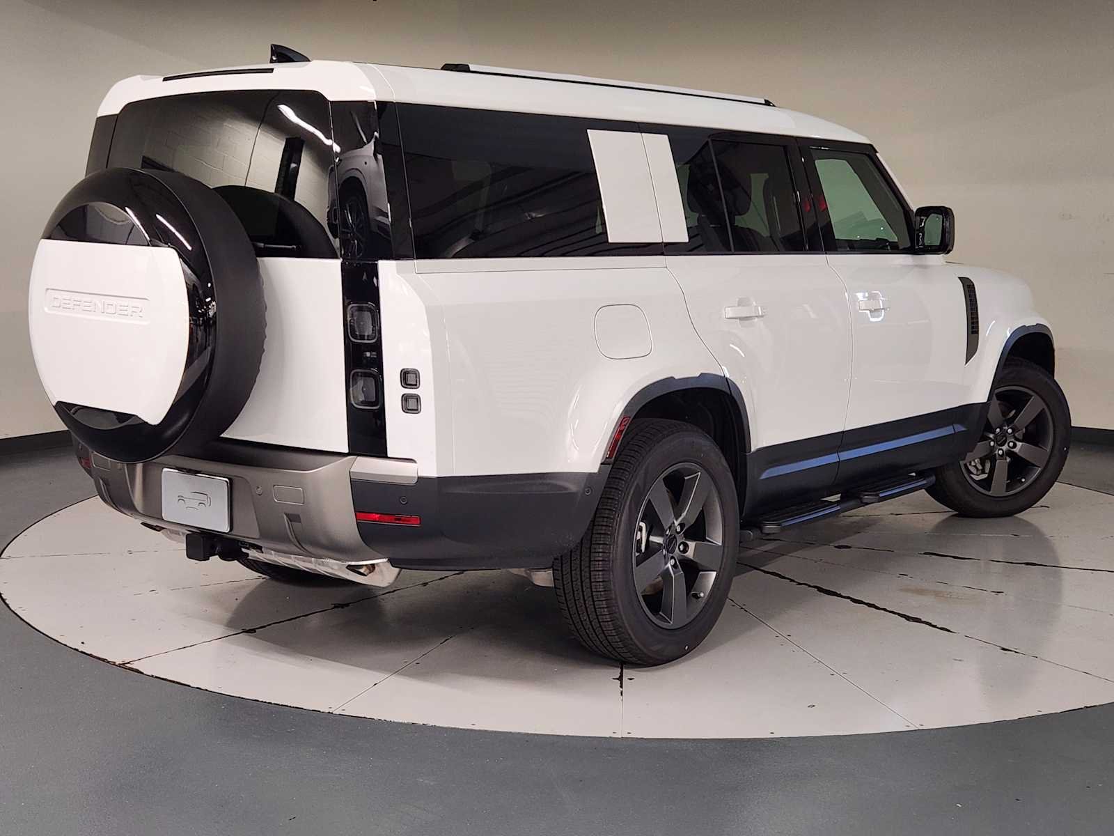 New 2026 Fuji White Land Rover S image 2