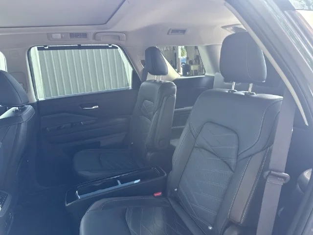 Used 2024 Gray Nissan Platinum image 16