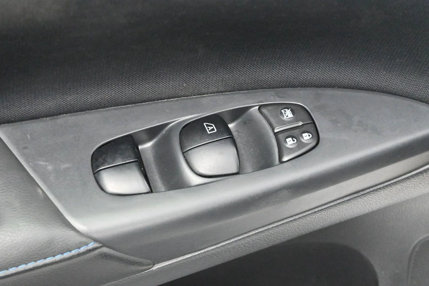 Used 2017 Brilliant Silver Nissan SR Turbo image 11