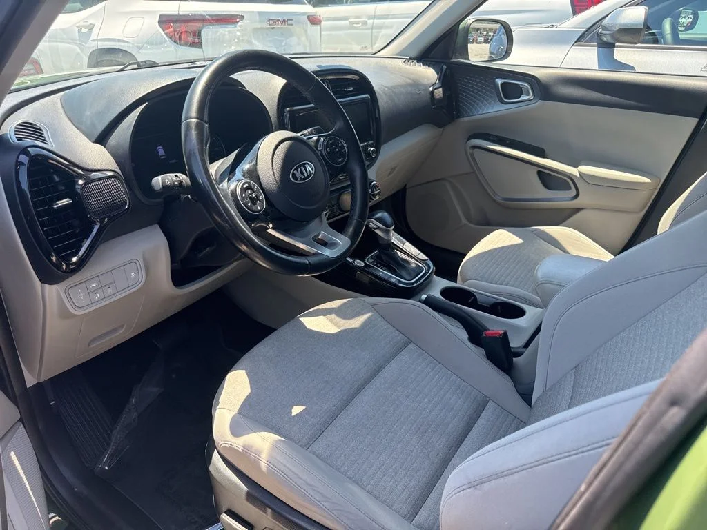 Used 2020 Green Kia EX image 3