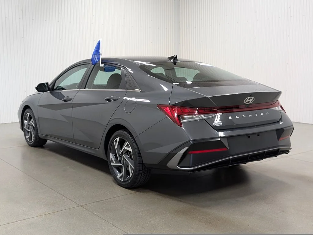 Certified Used 2025 Gray Hyundai SEL Convenience image 21