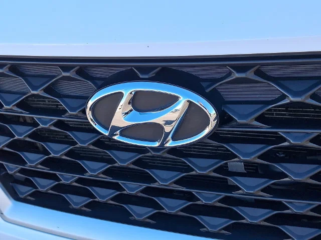Used 2019 White Hyundai SE image 28