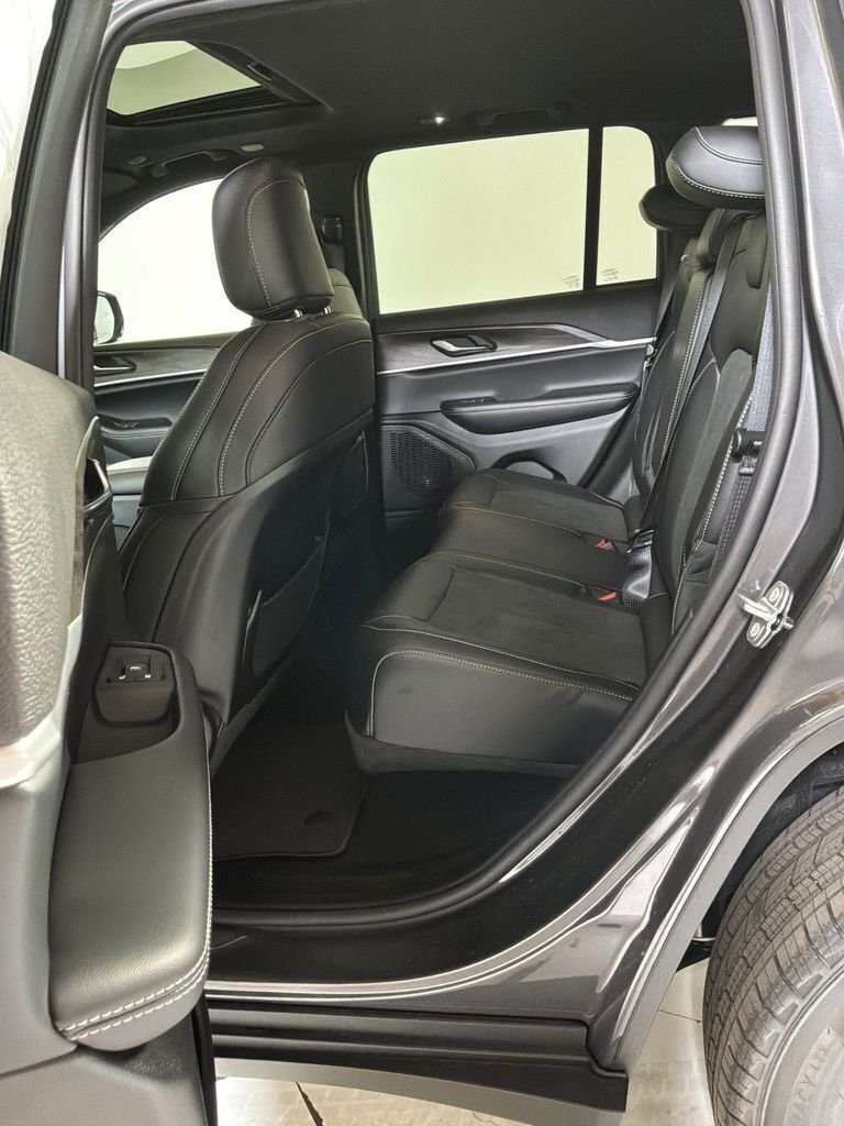 New 2026 Baltic Gray Metallic Clear-Coat Exterior Paint Jeep Altitude image 13