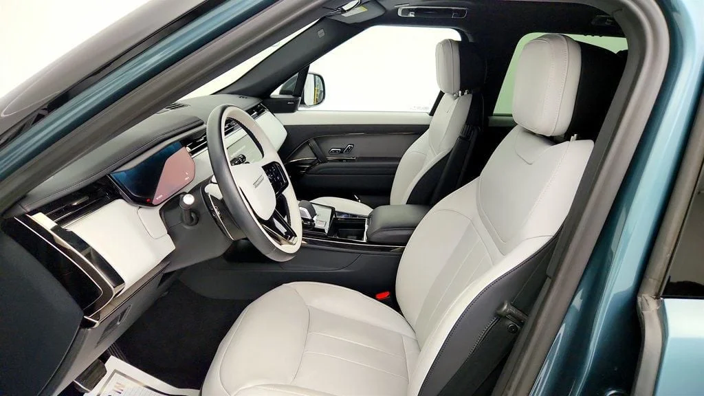 Used 2025 Giola Green Metallic Land Rover P400 Dynamic SE w/ Soft Close Doors & ClearSight Mirror image 19