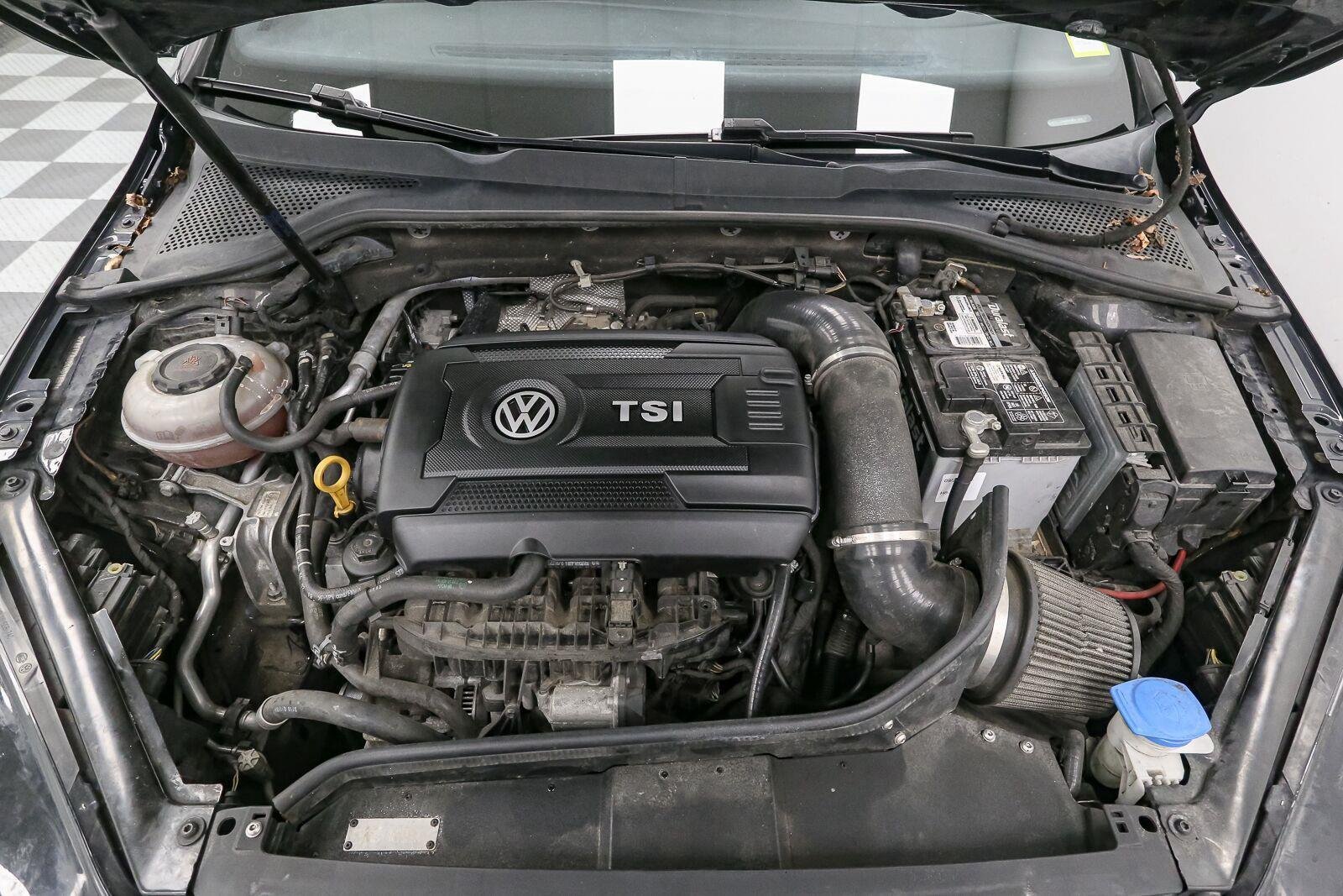 Used 2019 Deep Black Pearl Volkswagen SE image 13