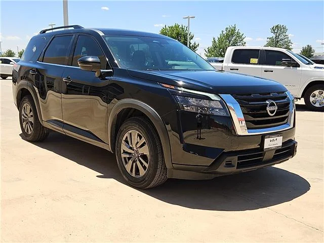 Used 2025 Black Nissan SV Front-Wheel Drive image 4