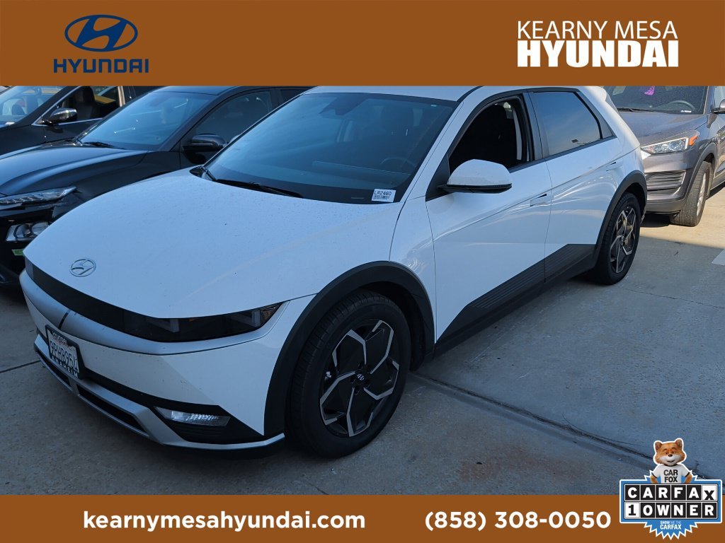 Used 2024 White Hyundai SEL image 1