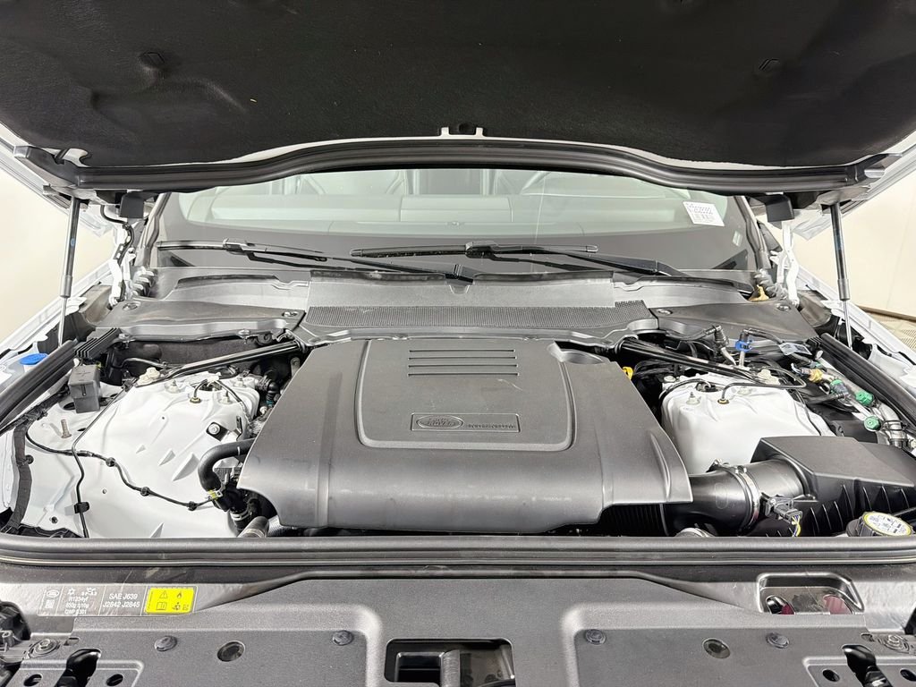 New 2026 Fuji White Land Rover S image 32