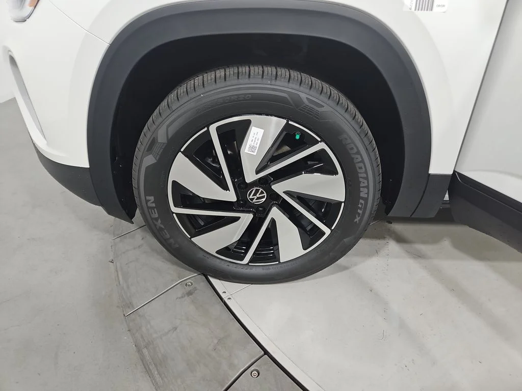 New 2026 White/off-white Volkswagen 2.0T SE w/Technology image 25