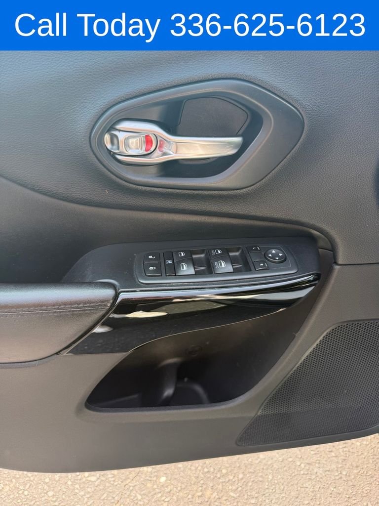 Used 2020 White Jeep Latitude Plus image 14