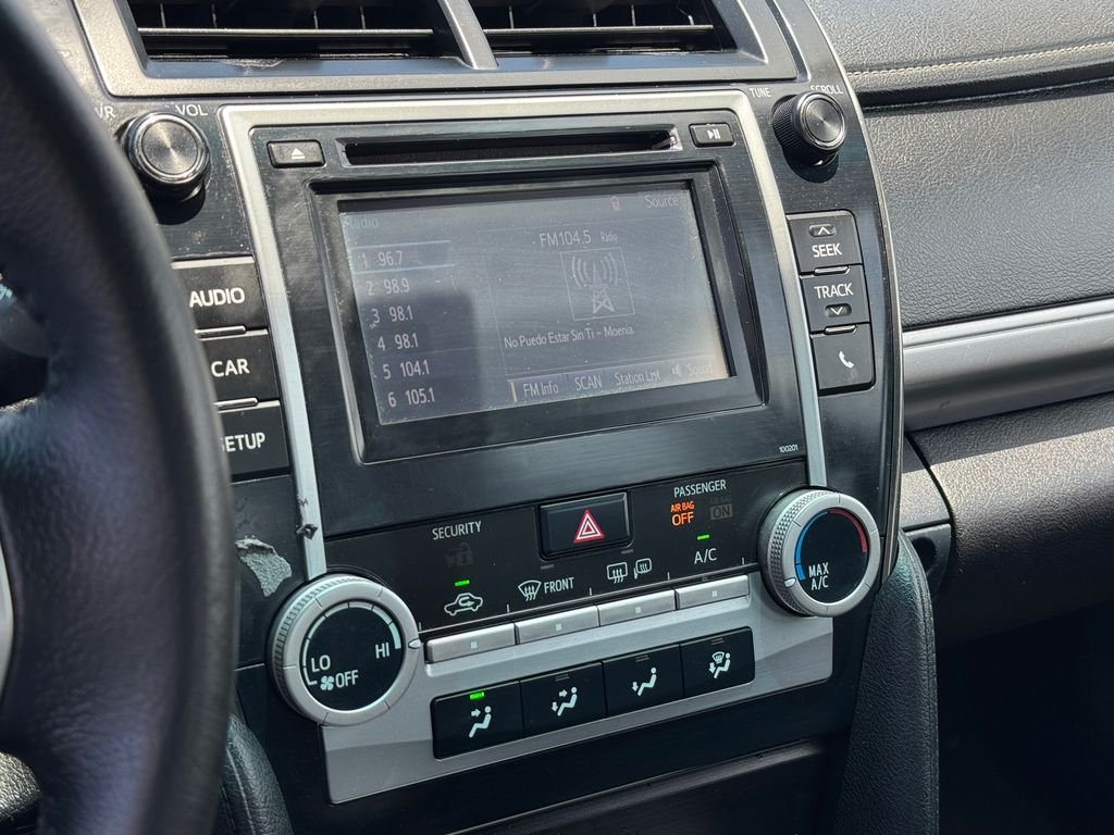 Used 2014 White Toyota SE image 16