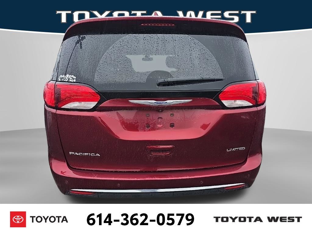 Used 2018 Red Chrysler Limited image 7