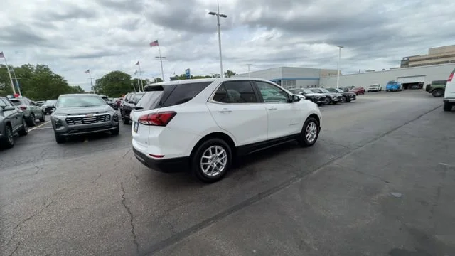 Used 2024 Summit White Chevrolet LT image 9