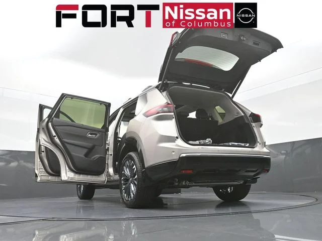 New 2026 Champagne Silver Metallic / Super Black Two-tone Nissan Platinum image 39