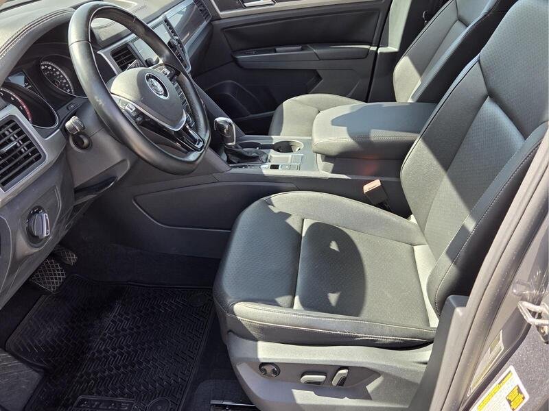 Used 2019 Reflex Silver Metallic Volkswagen 3.6L V6 SE W/TECHNOLOGY FWD image 10