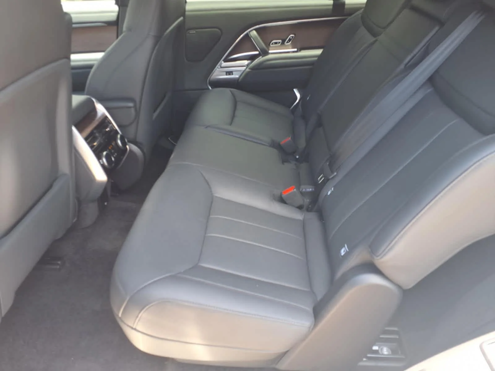 Used 2025 Fuji White Land Rover SE image 19