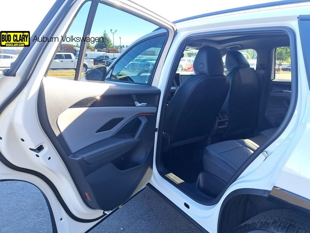 New 2026 White/off-white Volkswagen 2.0T SE R-Line Black image 18