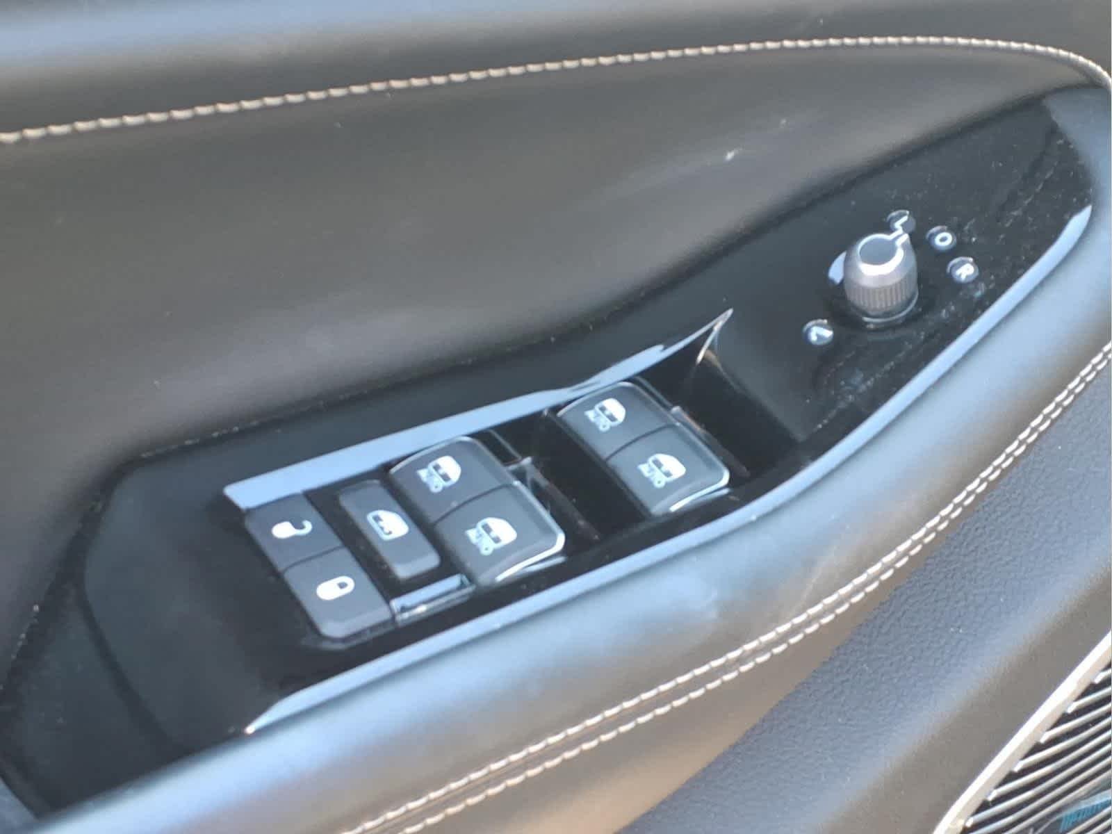 Used 2023 Diamond Black Crystal Pearlcoat Jeep Overland image 20