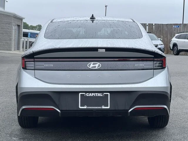 Used 2025 Silver Hyundai SE image 12