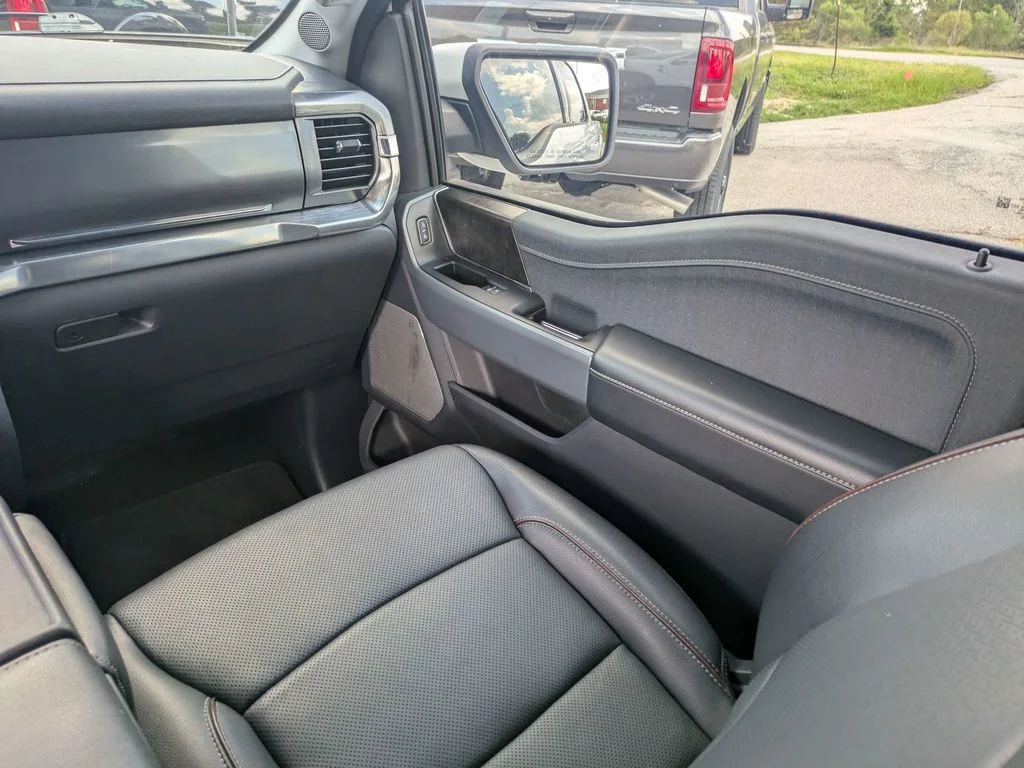 Used 2022 White Ford Lariat image 17