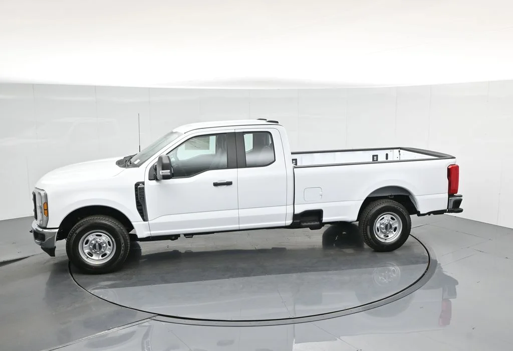 New 2026 Oxford White Ford XL image 45
