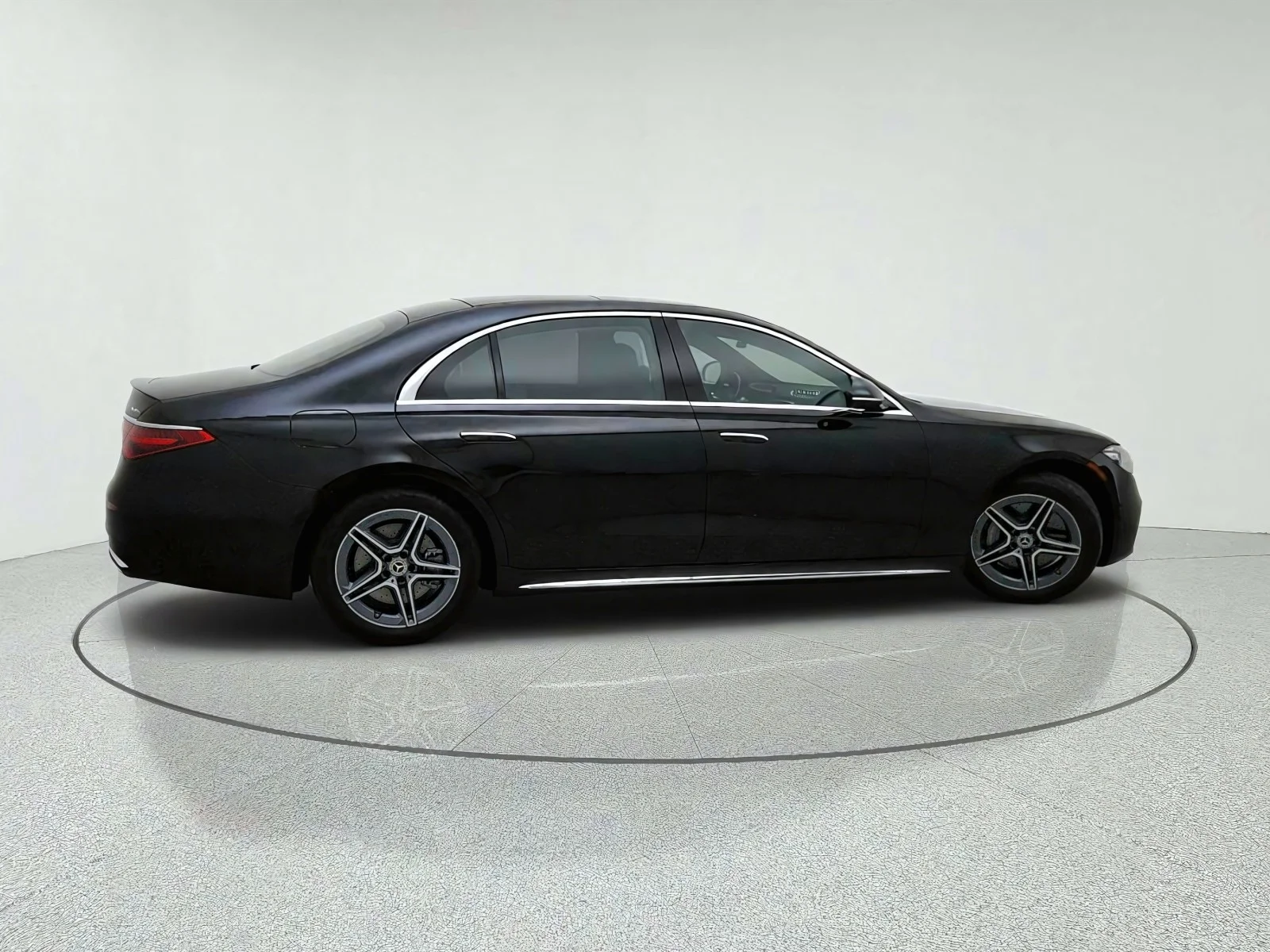 Certified Used 2025 Obsidian Black Metallic Mercedes-Benz S 500 image 7