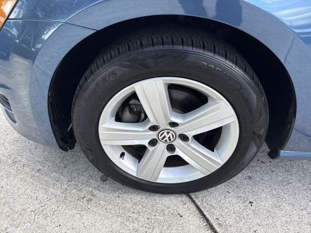 Used 2017 Blue Volkswagen Wolfsburg image 10